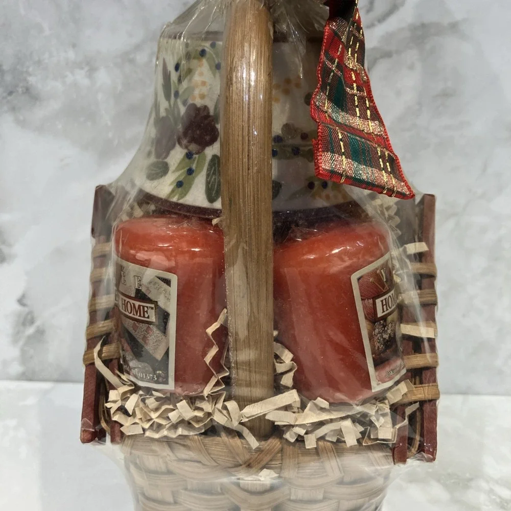 Yankee Candle Gift Set Home Sweet Home Votive Ceramic Lamp Shade Basket